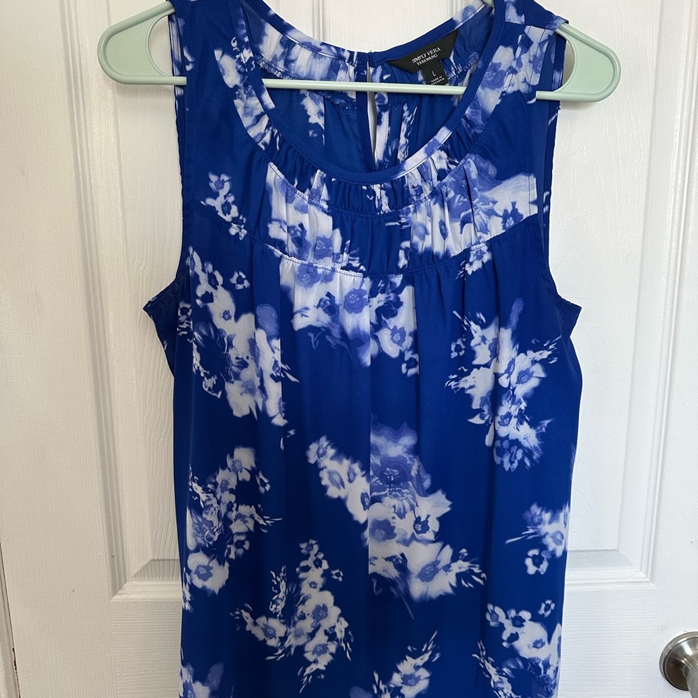 Simply Vera Vera Wang Blue and White Floral Blouse